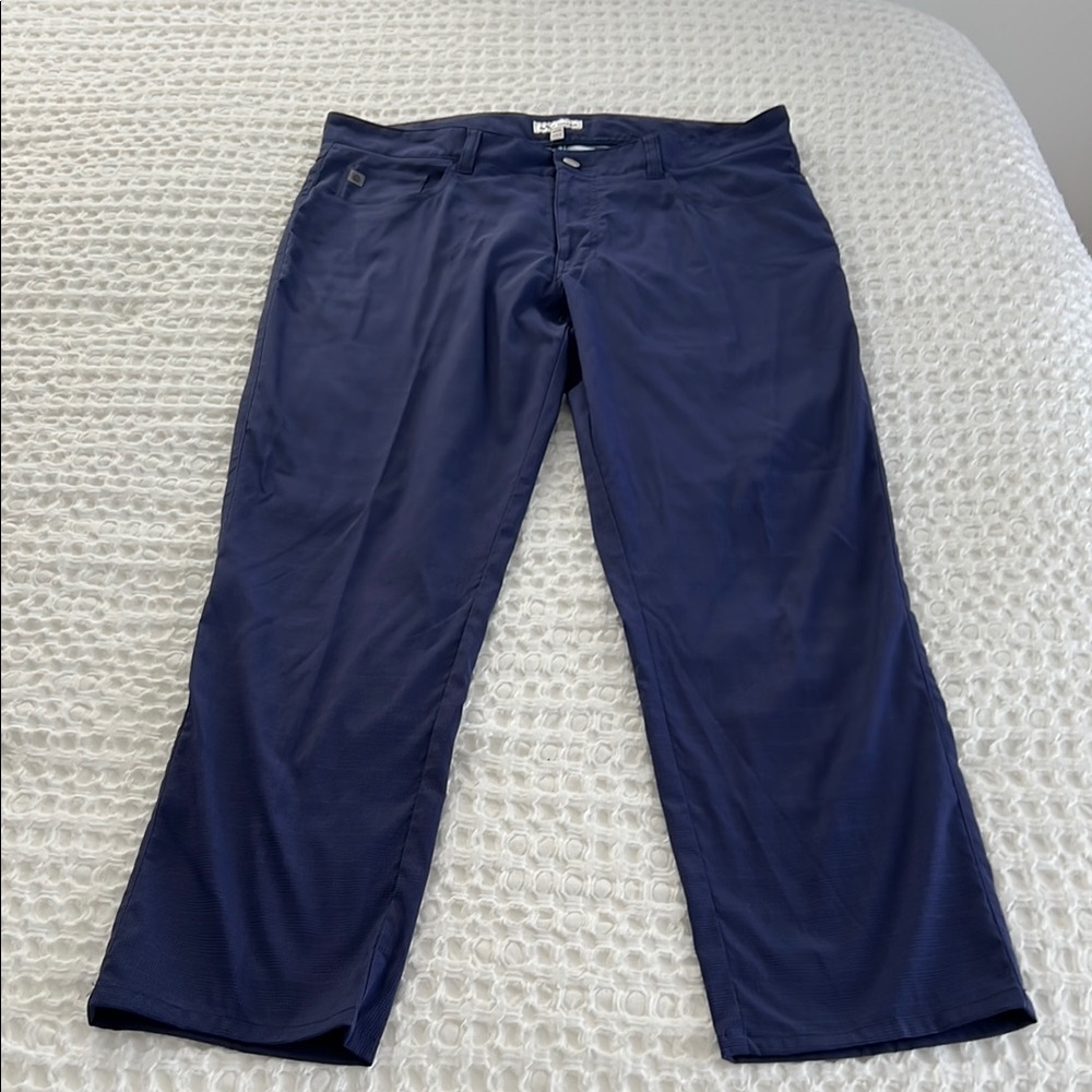 Peter Millar performance pants. Navy blue houndstooth print size 36x30